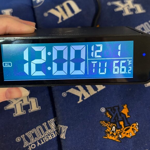 Lot of two (2) Brookstone Wireless Charging Digital Alarm Clocks - NIB, NWOB - Picture 3 of 12